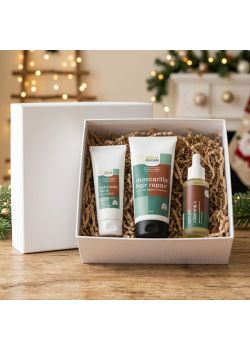 Sorprende estas fiestas con una experiencia de belleza natural y de Comercio Justo. Nuestro Set Regalo Exclusivo Amazonia reúne 3 esenciales formulados con valiosos aceites vegetales procedentes de la Amazonia. Presentado en una elegante caja blanca navid