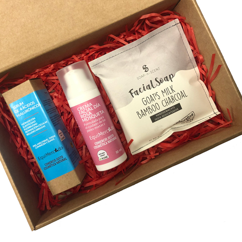 Caja regalo en cartón con tres productos para el cuidado intenso del rostro
